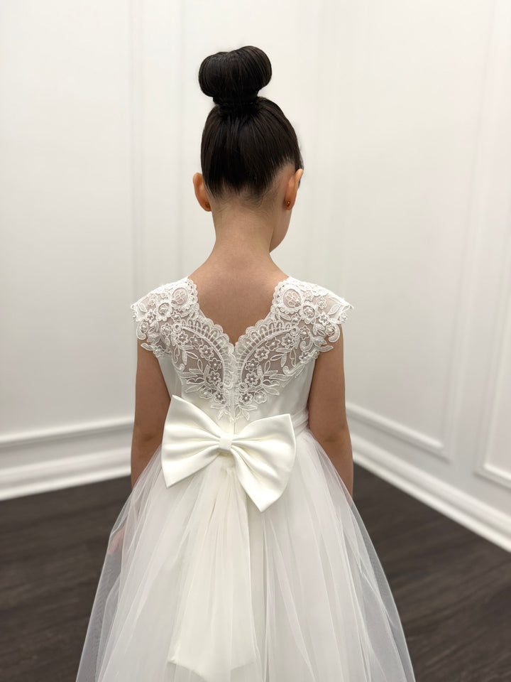 Amy - available up to size 20x