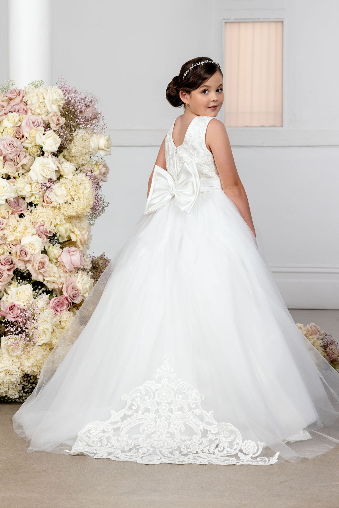 LUXE: Gracie with Train