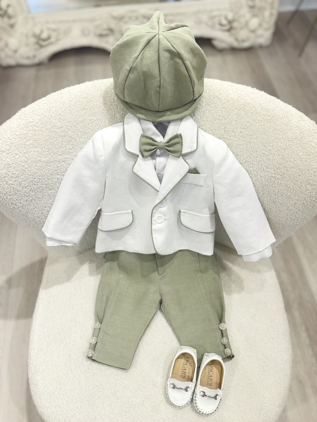 Oliver: White & Hunter Green