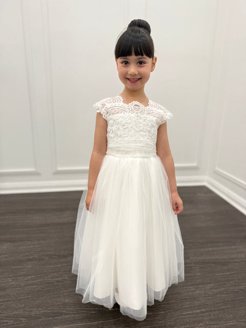 Amy - available up to size 20x
