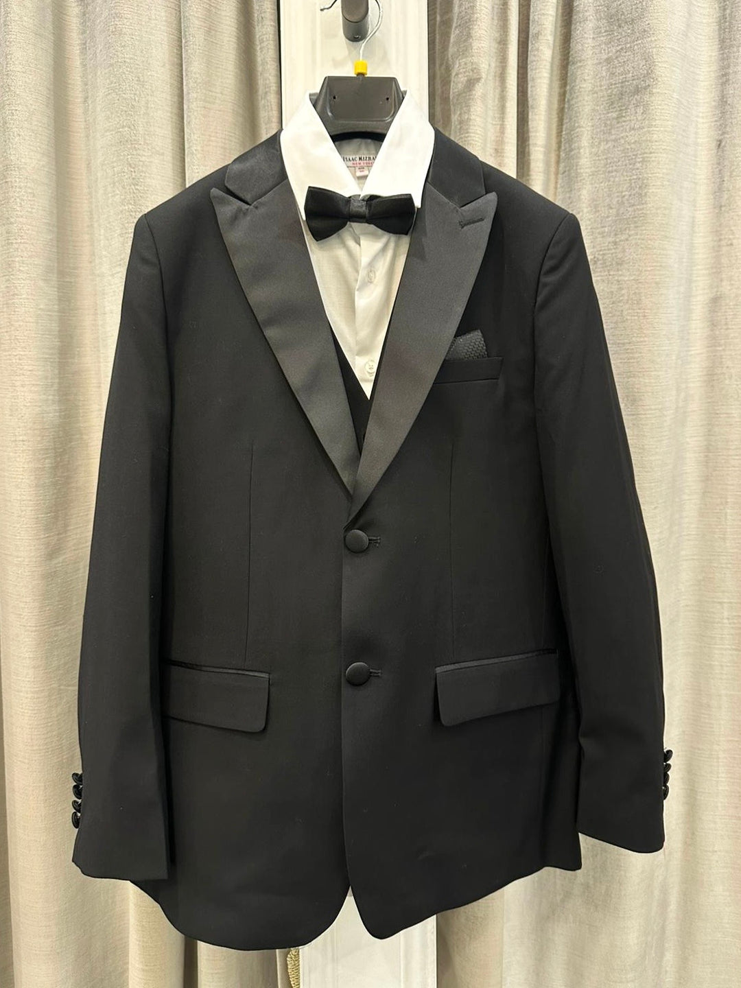 Black Tuxedo - 16H