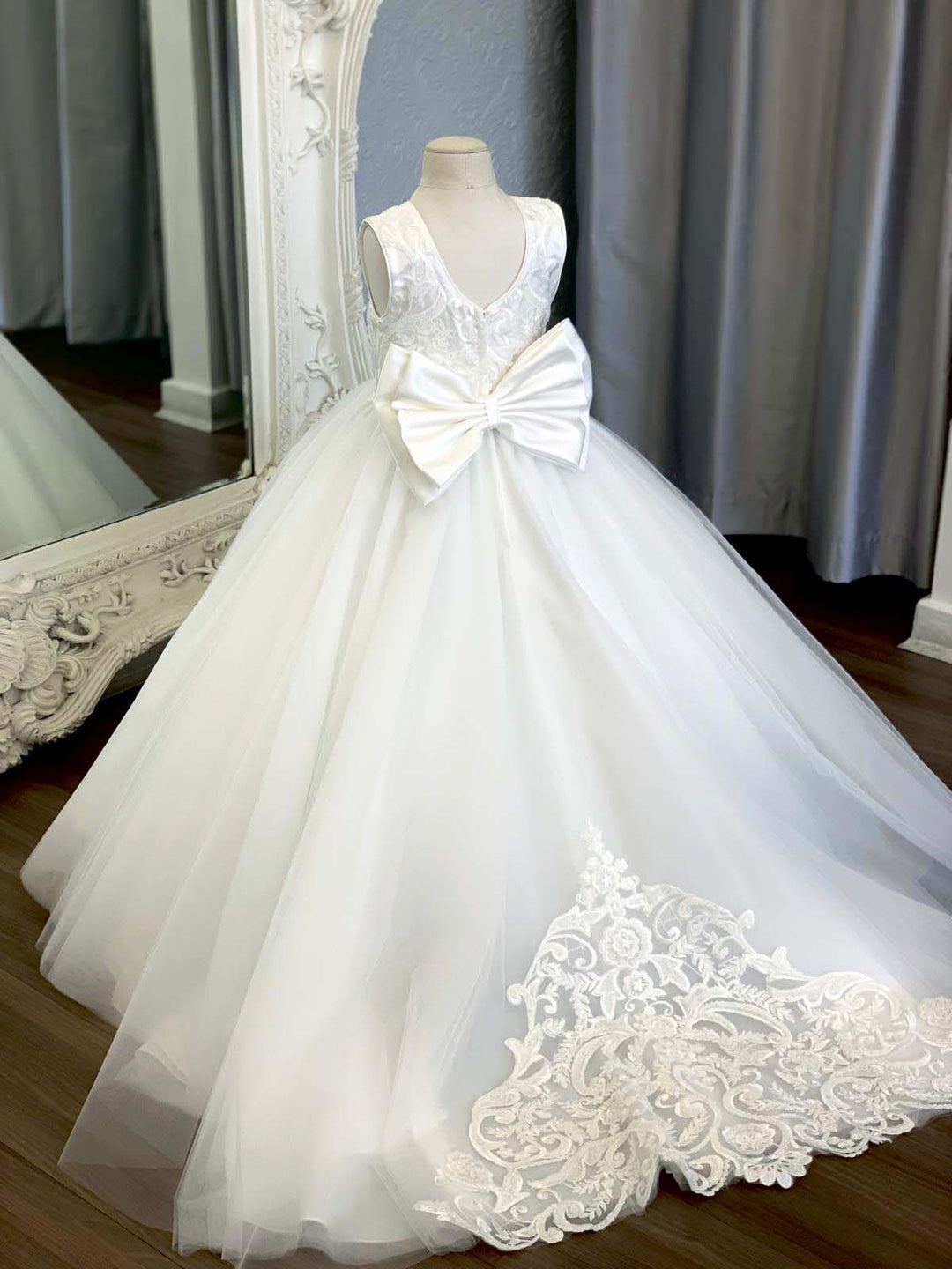 LUXE: Gracie with Train